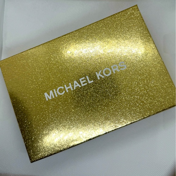 Michael Kors Blk glitter monogram wristlet coin purse
🔥STOCKING STUFFER🔥 NWT 🔥 - Picture 3 of 3